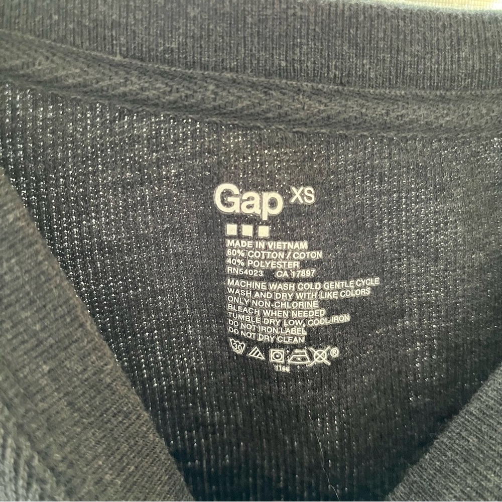 Gap Sweater - Picture 2 of 3